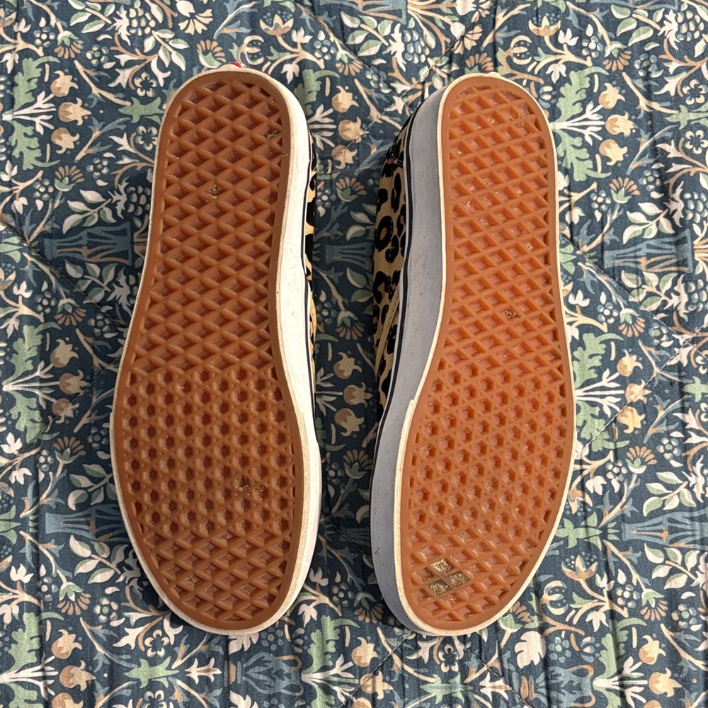 Vans Womans Slip-On Sneakers in Leopard Print (Lightly Worn) - Picture 3 of 6